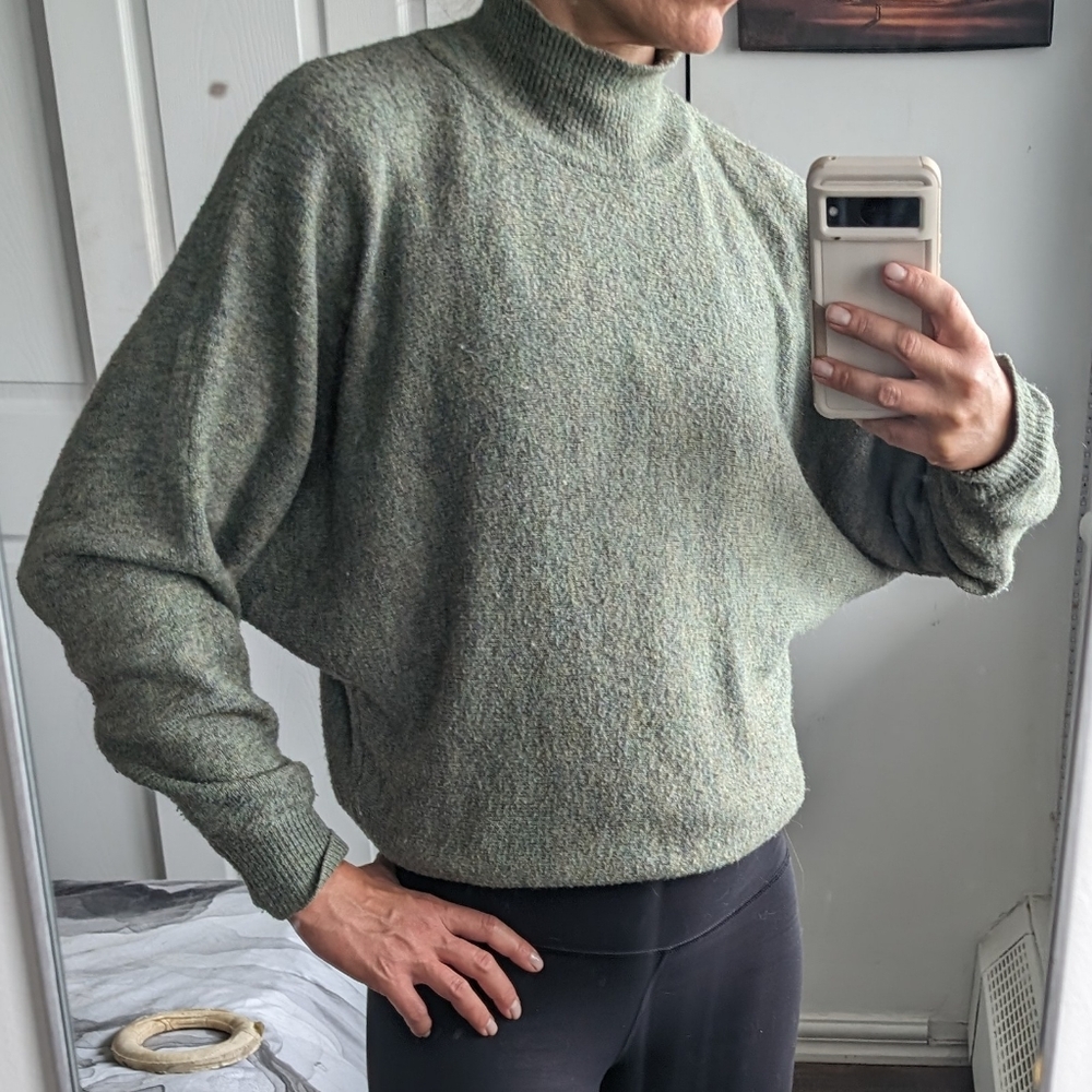 Doleman sleeve crop sweater